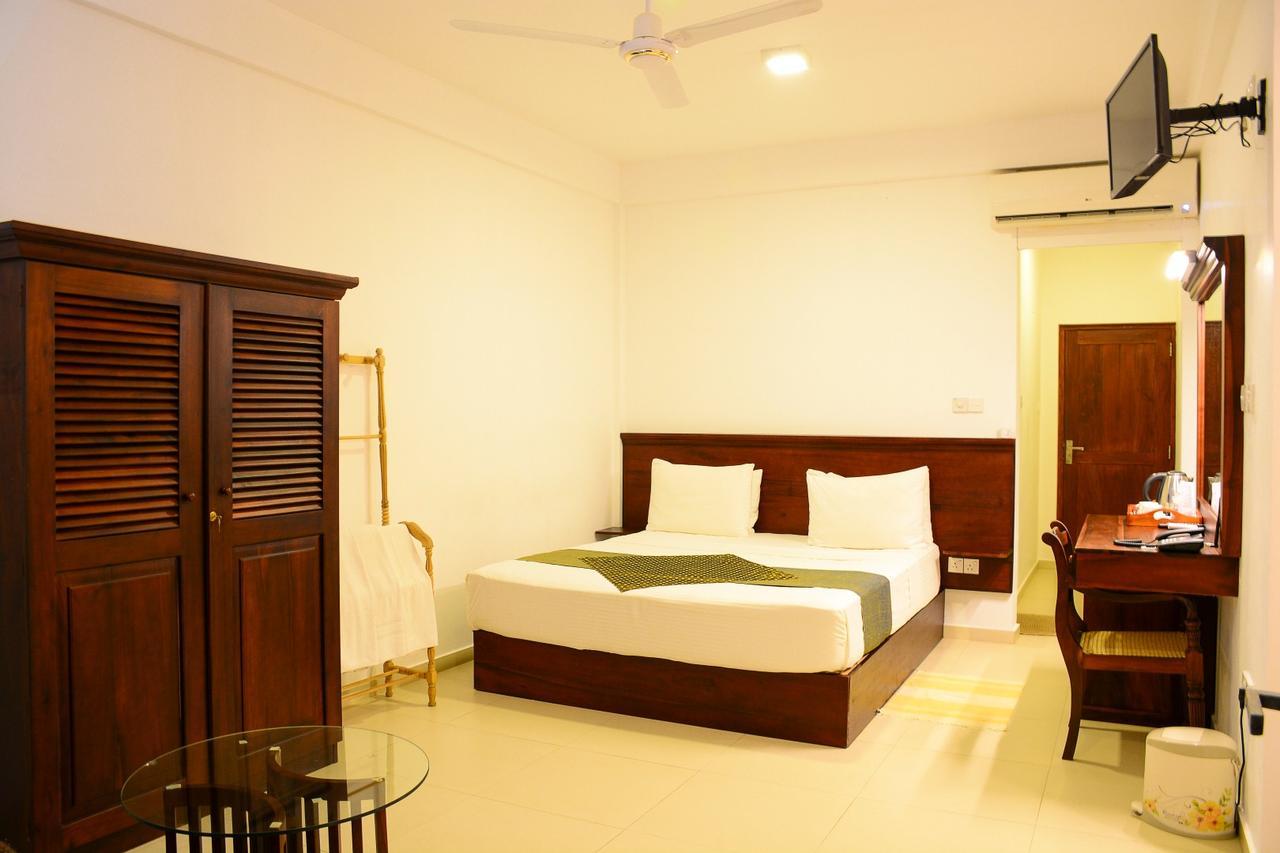 Ranmal Beach Hotel Hikkaduwa Exteriör bild