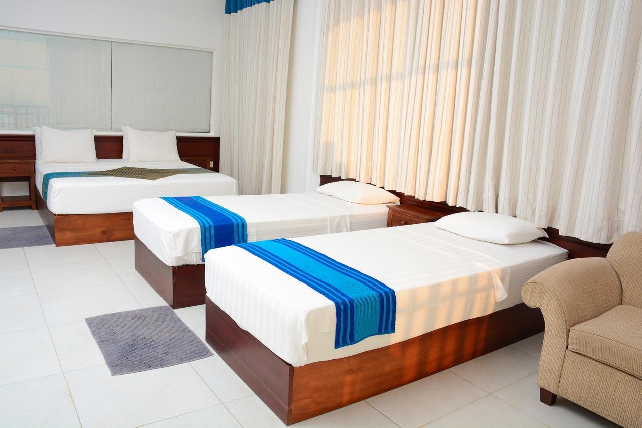 Ranmal Beach Hotel Hikkaduwa Rum bild