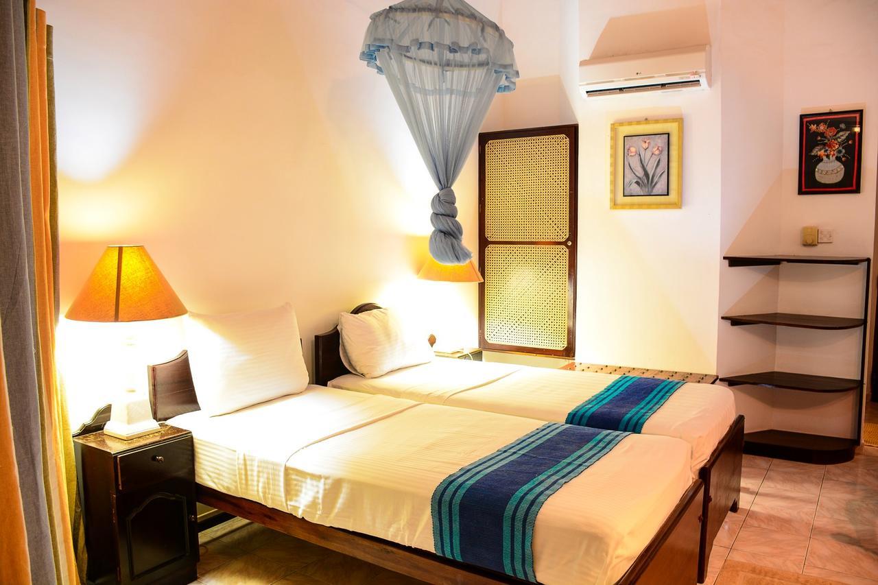 Ranmal Beach Hotel Hikkaduwa Rum bild