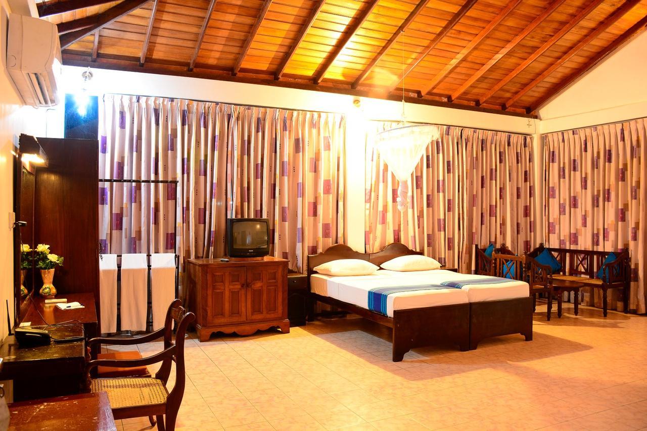 Ranmal Beach Hotel Hikkaduwa Exteriör bild