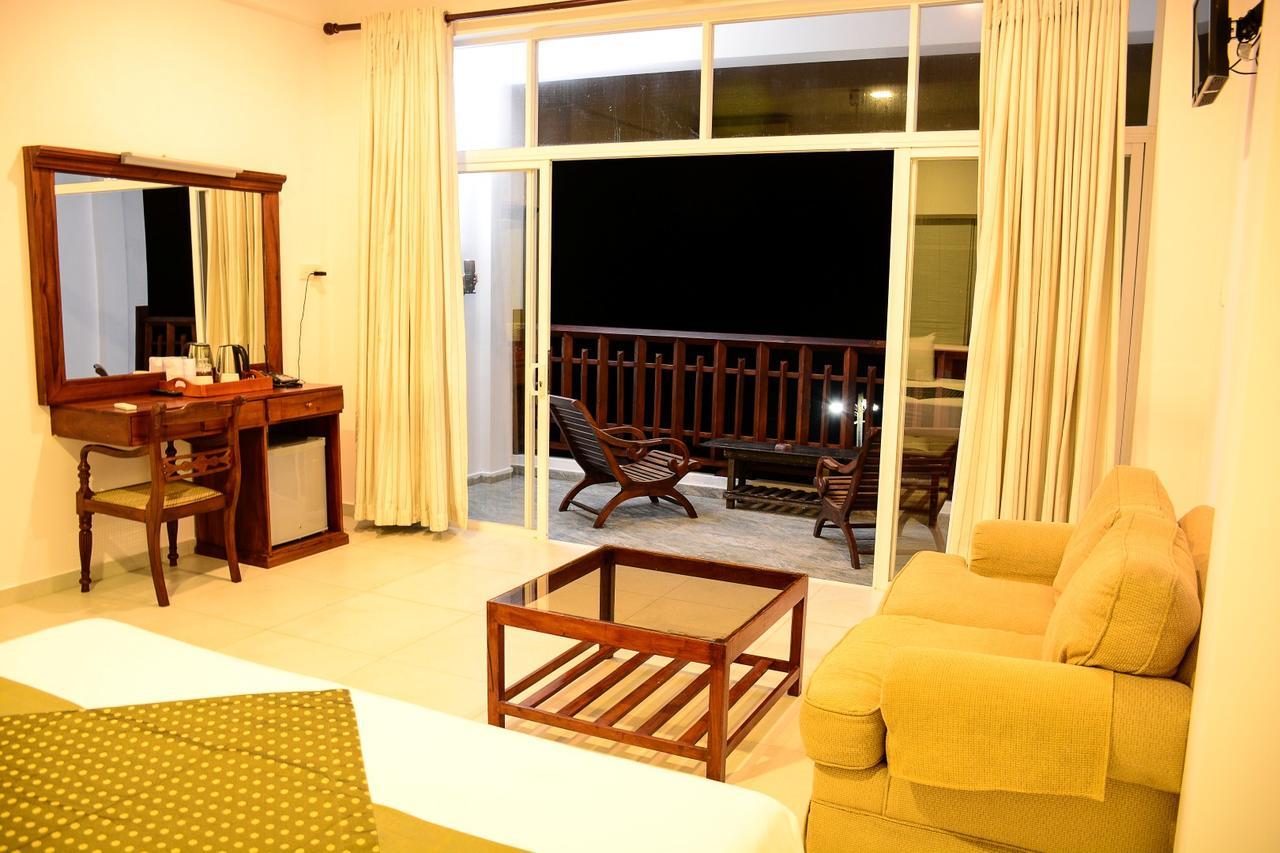 Ranmal Beach Hotel Hikkaduwa Exteriör bild